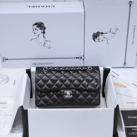 Chanel Classic Flap Bag - Picture 1 of 9